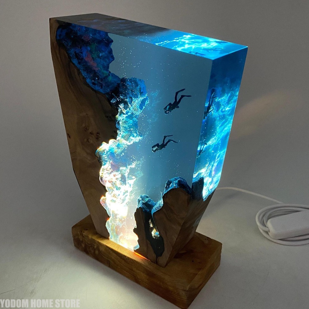 Nuova Lampada da Tavolo in Res - Lighting World Decor recensione e prezzo