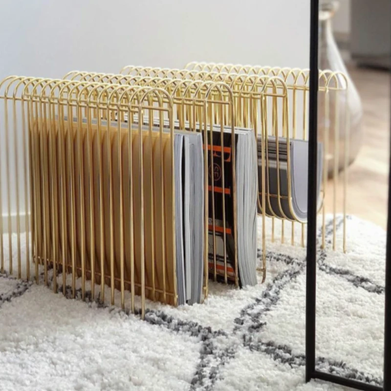 Semplici scaffali per giornali - Lighting And Decor Magazine recensione e prezzo