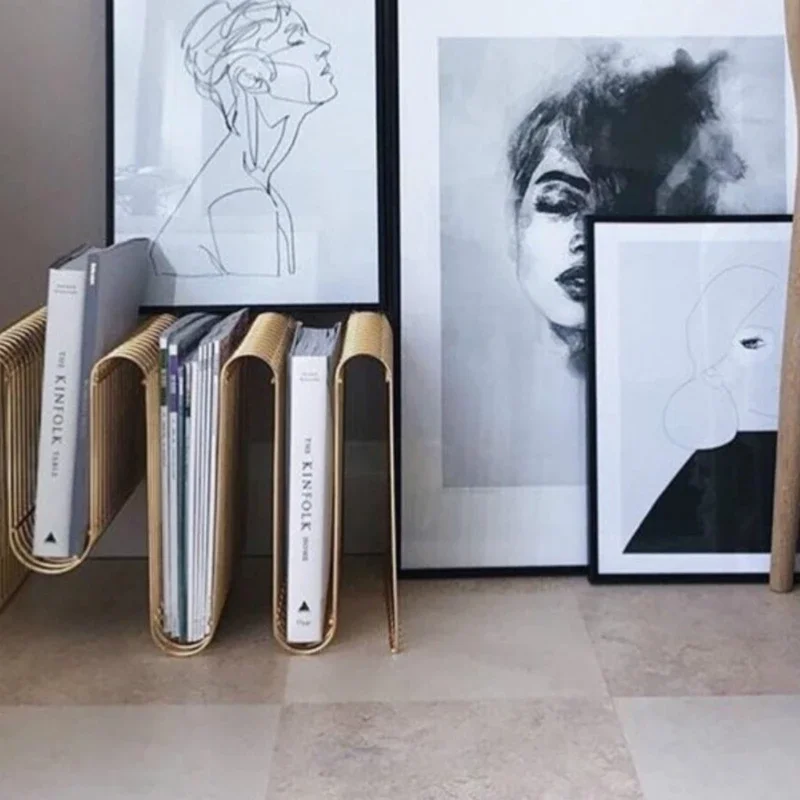Semplici scaffali per giornali - Lighting And Decor Magazine recensione e prezzo